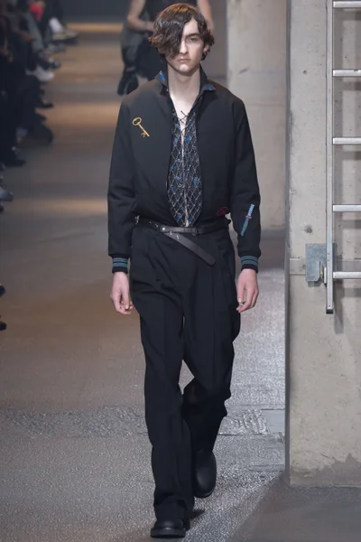Look 12